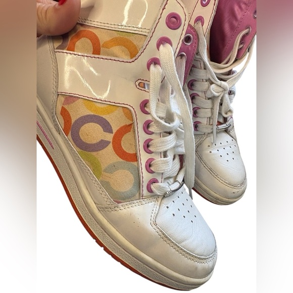 COACH women’s Vintage "Norra" Sneaker
High Tops white pink sz 6M preloved - Picture 6 of 11